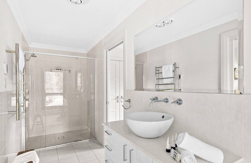 Exeter House | Spacious peaceful 3-Bed Home on a Winery Estate