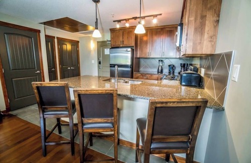 Canmore Condo | Spacious Penthouse Suite-King Beds-Pool & Hot Tub Open