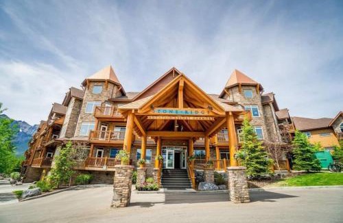 Canmore House | Spacious Penthouse Suite-King Beds-Pool & Hot Tub