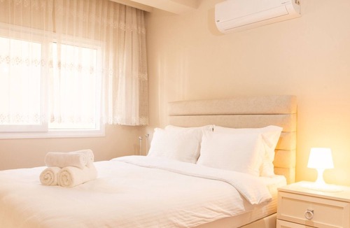 Kusadasi City Centre Apartment | Spacious Perfect Flat with Private Pool
