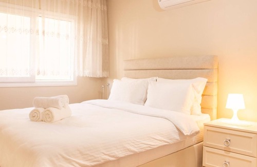 Kusadasi City Centre Apartment | Spacious Perfect Flat with Private Pool
