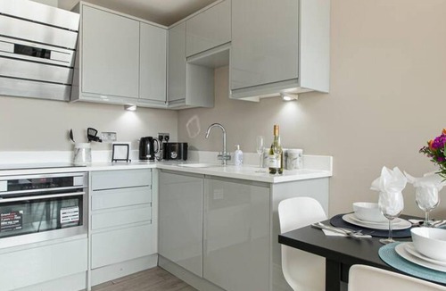 Brighton City Centre Apartment | Spacious Perfect Location Moments Away From Pier