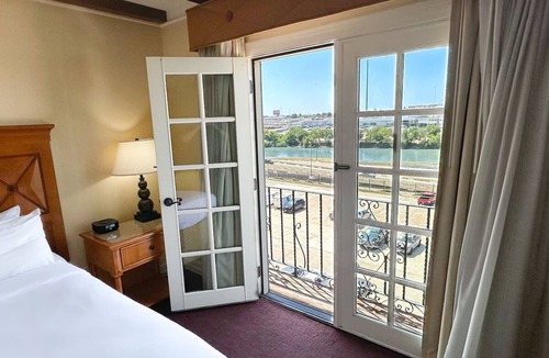 Western Division Hotel | Spacious Pet-Friendly Riverside Suite 3 Units w/Grill & Bar, Pool & Hot Tub