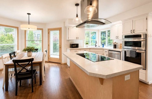 Lynnwood House | Spacious Pet-friendly 5BR Home in Lynnwood