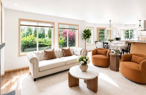 Lynnwood House | Spacious Pet-friendly 5BR Home in Lynnwood