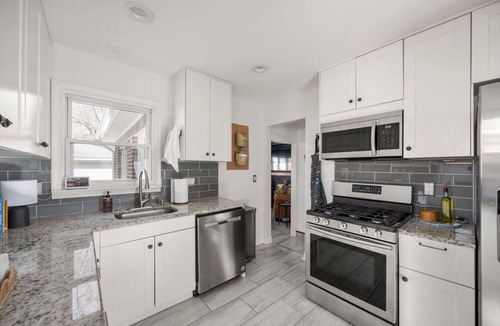 Drayton Plains House | Spacious, Pet-Friendly Home w/Game Room —Sleeps 12