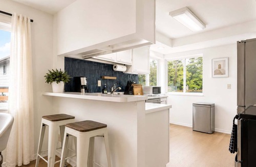 Shoreline House | Spacious Pet Friendly Shoreline Home, EV charger
