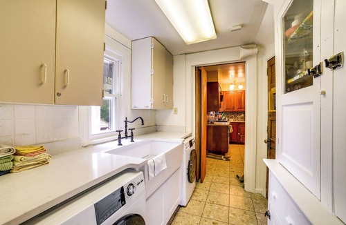 Wilkinsburg Cottage | Spacious Pittsburgh Rental: Walk to Frick Park!