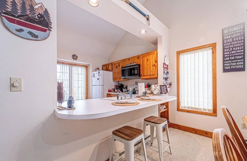 White Haven House | Spacious Poconos Home on Golf Course With Lake/Beach Access, Hot Tub, Grill
