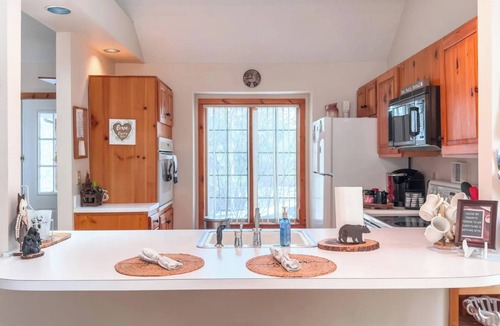 White Haven House | Spacious Poconos Home on Golf Course With Lake/Beach Access, Hot Tub, Grill