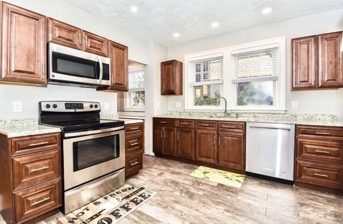 Auburndale House | Spacious Private Retreat Near Downtown Boston!