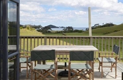 Whananaki North House | Spacious private modern house, seaviews, decks