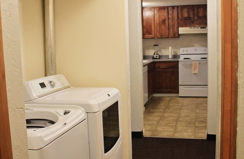 Moab Apartment | Spacious Private 3BR Apartment Full Kitchen Walk Downtown Sleeps 8