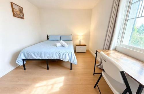 Fontana House | Spacious Private Bedrooms With Full Amenities Near Grocery Stores & Main Highway Routes