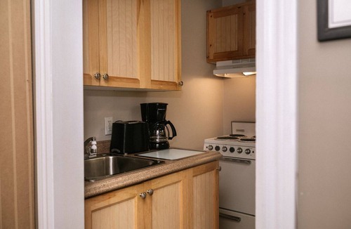 Saint Quentin Cottage | Spacious Private Vacation Rental at Charming Inn near Saint-Quentin, New Brunswick
