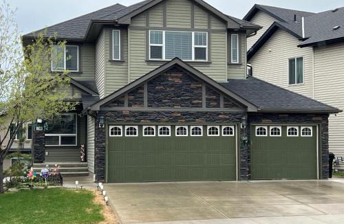 Panorama Hills Apartment | Spacious Private Cozy Walkout Entire Suite Close to Airport, Downtown, Shops, Stampede & Rocky Mountains with many Amenities in Panorama Hills NW - 4 Can Sleep
