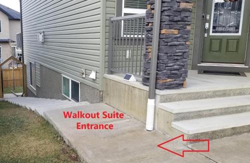 Panorama Hills Apartment | Spacious Private Cozy Walkout Entire Suite Close to Airport, Downtown, Shops, Stampede & Rocky Mountains with many Amenities in Panorama Hills NW - 4 Can Sleep