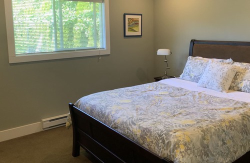 Saanich East Cottage | Spacious Private Guest Cottage