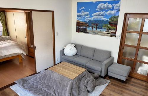 Imazu Apartment | Spacious Private House in Iwakuni,Entire Home, Ideal for Families & Groups,山口県岩国市のまるまる貸切の一軒家