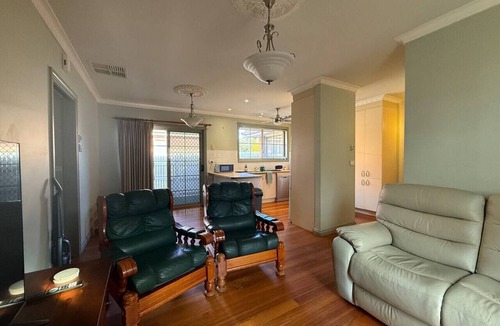 Bentleigh House | Spacious Private Room | 1min to Train | Uni Close