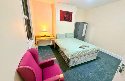 Nottingham House | Spacious Private Room Walk to Station & Football Stadium Self Check-in, Quiet Area