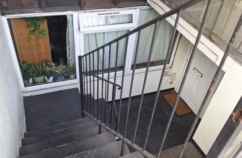 Camberwell Green Apartment | Spacious private studio