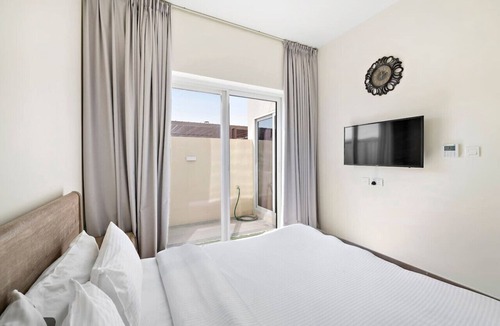 Dubai Apartment | Spacious & Private Townhome | 5 mins drive to Al Maktoum Airport