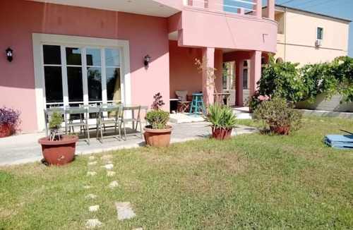 Alepou Villa | Spacious Private Villa AKOBARA, 2km from city center