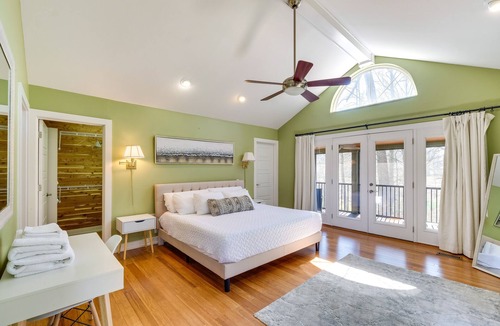 Harrods Creek Cottage | Spacious Prospect Cottage w/Deck & Scenic Views