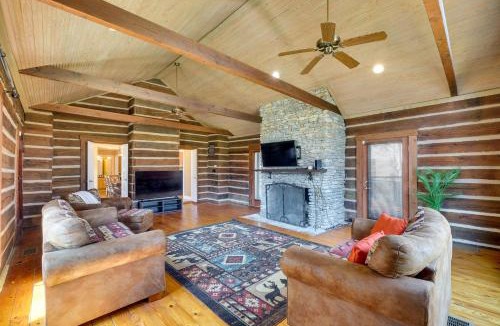 Harrods Creek House | Spacious Prospect Cottage w/Deck & Scenic Views