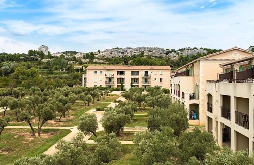 Paradou Apartment | Spacious Provence retreat for 8 guests