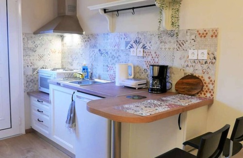 Fternon Apartment | Spacious quad studio, w/sea view, garden, just 10' drive from the beach!