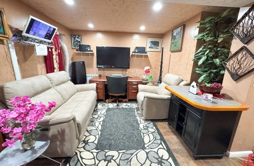 Queens Apartment | Spacious Quaint Central Studio