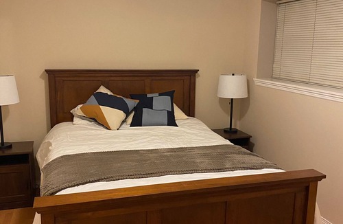 Delta House | Spacious, Quiet and Clean 1 Bedroom Basement Suite