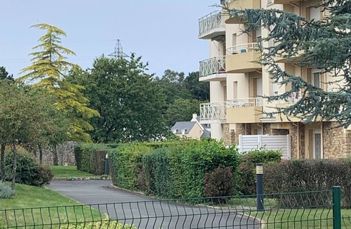 Plancoet Apartment | Spacious, quiet apartment close to all amenities, at the crossroads of the beaches