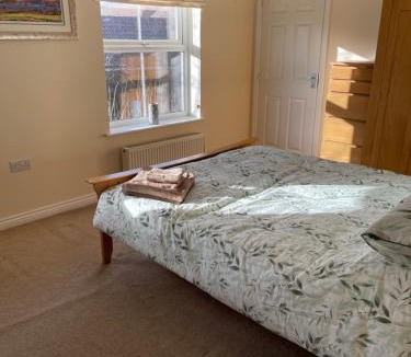 Skegby House | Spacious, Quiet, Sleeps 13, 3 Bathrooms, 2 Parking, Park, KIA1