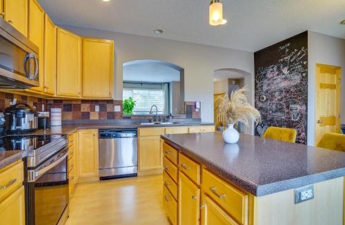 Roseville House | Spacious & Quiet Townhome In the Twin Cities