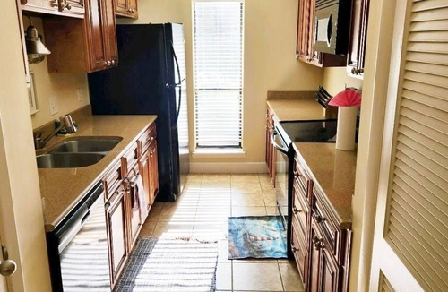 Saint Simons Heights Condo | Spacious quiet all ground floor gated condo. Large pool/tennis pickle ball