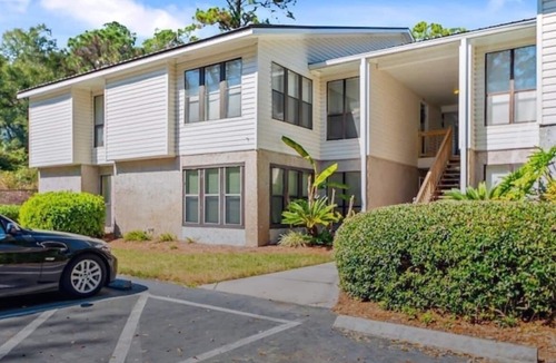 Saint Simons Heights Condo | Spacious quiet all ground floor gated condo. Large pool/tennis pickle ball