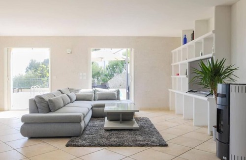 Saint Antoine House | Spacious, quiet Villa Niçoise with swimming pool