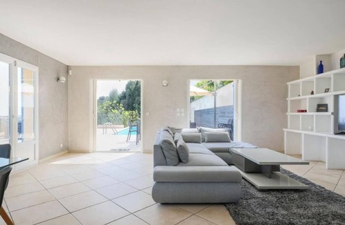 Saint Antoine House | Spacious, quiet Villa Niçoise with swimming pool
