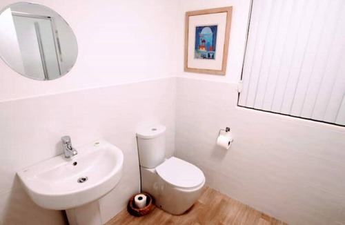 St Austell Condo | Spacious, Quite Spot, Near Charlestown & Beaches