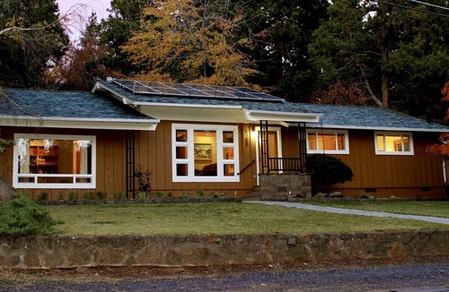 River West House | Spacious ranch style home snuggled in the West Hills neighborhood of Bend