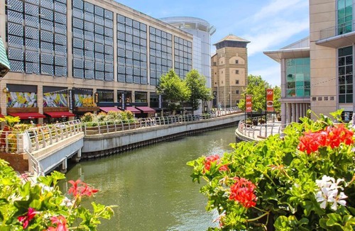Caversham Apartment | Spacious Reading 2-Bed Apartment & free Parking