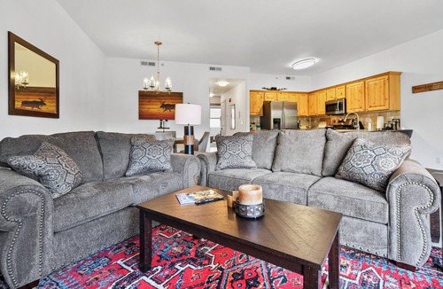 Kimball Junction Condo | Spacious Redstone Condo Sleeps Six! Well equipped kitchen and garage parking!