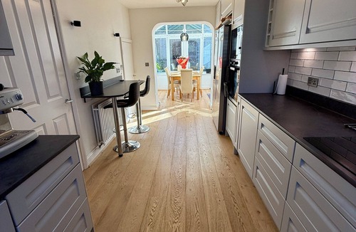 Cranbrook Cottage | Spacious Refurbished Cottage. Good village Location. Short & Long Stays Welcome.