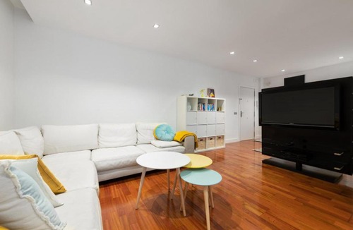 Pacifico Apartment | Spacious Refurbished with Parking-3BD 2BT-Retiro