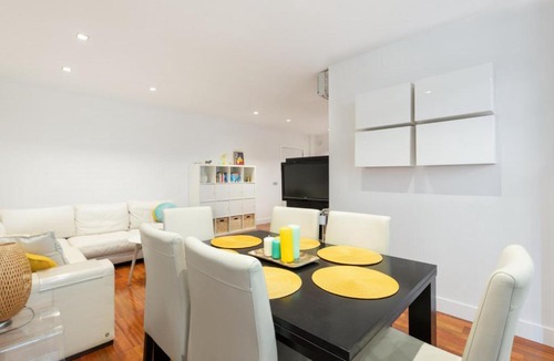 Pacifico Apartment | Spacious Refurbished with Parking-3BD 2BT-Retiro