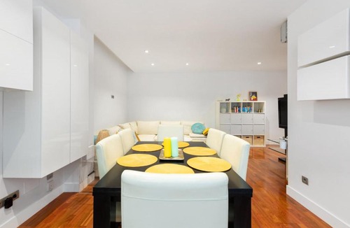 Pacifico Apartment | Spacious Refurbished with Parking-3BD 2BT-Retiro