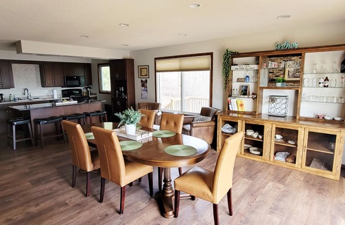 Rochester House | Spacious, Relaxing, 5 Bedroom Home near Mayo Clinic in Rochester, MN.
